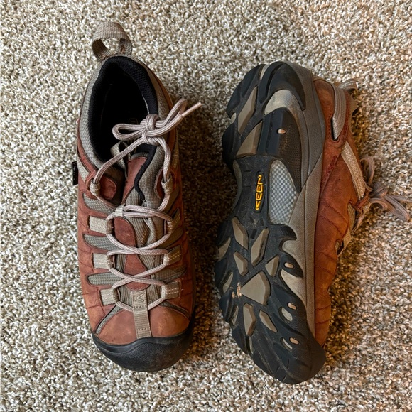 Keen waterproof hiking shoes - Picture 1 of 3